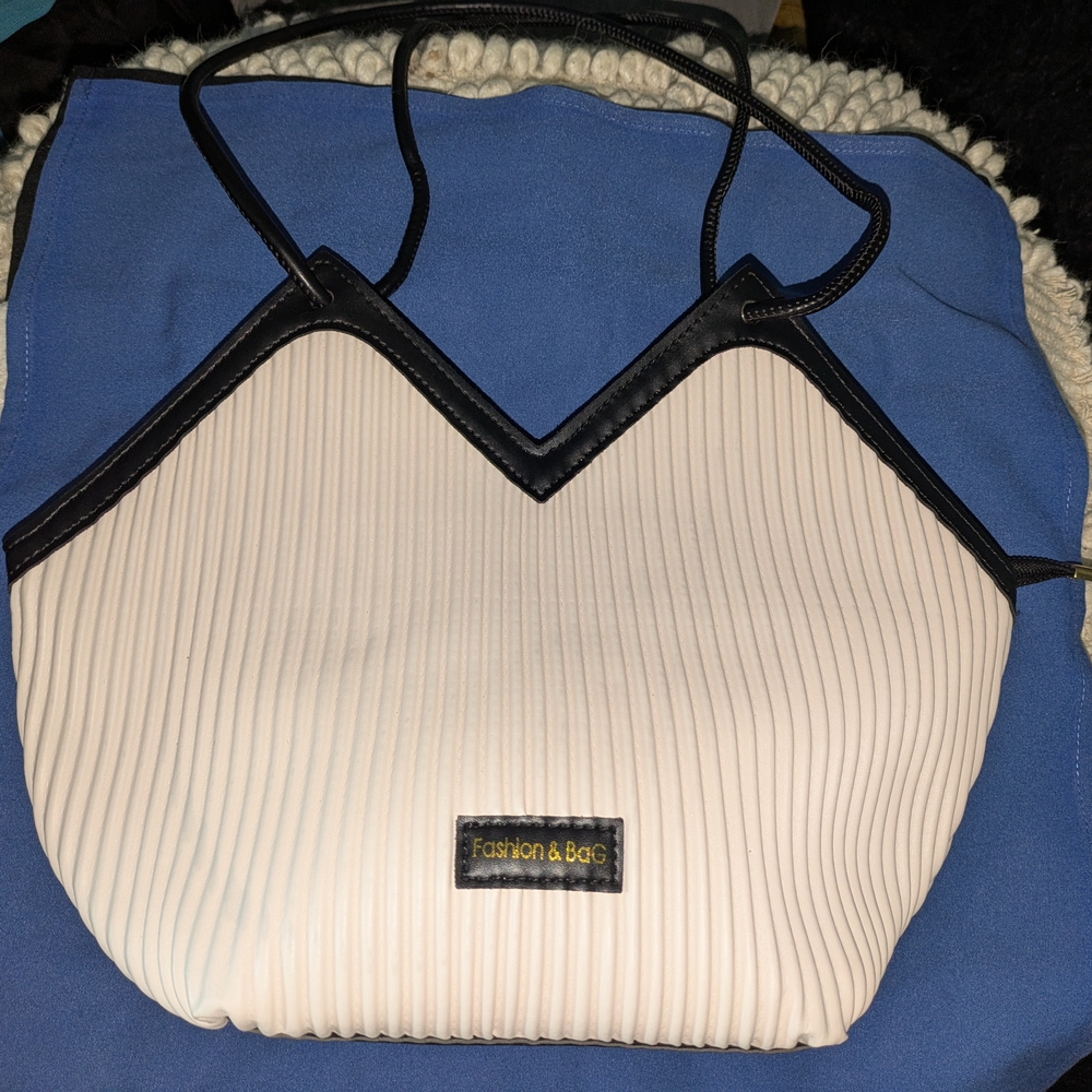 Black and Cream Women's Handbag - Picture 9 of 13